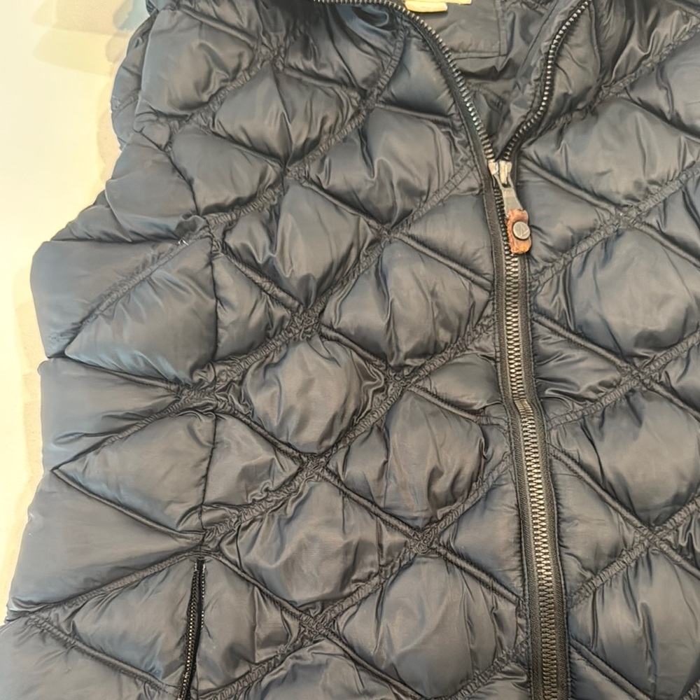 Sperry Black Quilted Vest size M gorgeous puffer vest! - Picture 3 of 6
